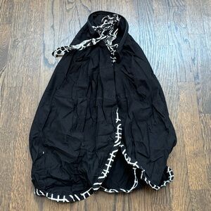 Balboa Baby Black and White Nursing Cover -  structured, reinforced neckline